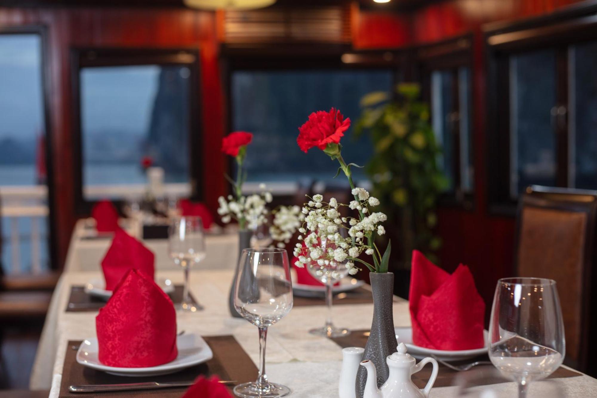 Ruby Cruise Otel Ha Long Dış mekan fotoğraf