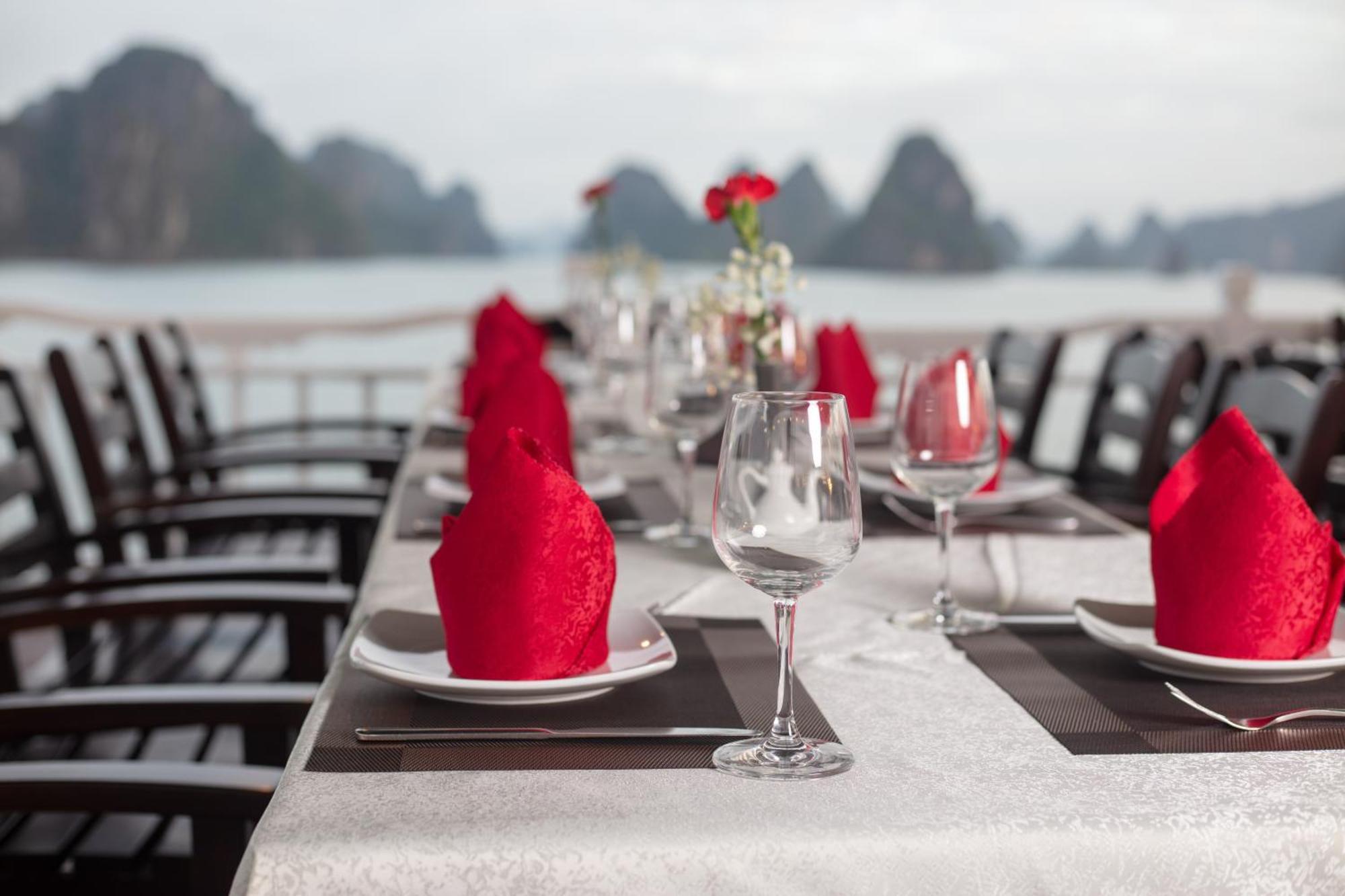 Ruby Cruise Otel Ha Long Dış mekan fotoğraf